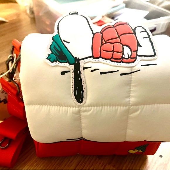 Loungefly Handbags - Loungefly Peanuts Quilted Crossbody Bag in White & Red with Yellow Accent NWT